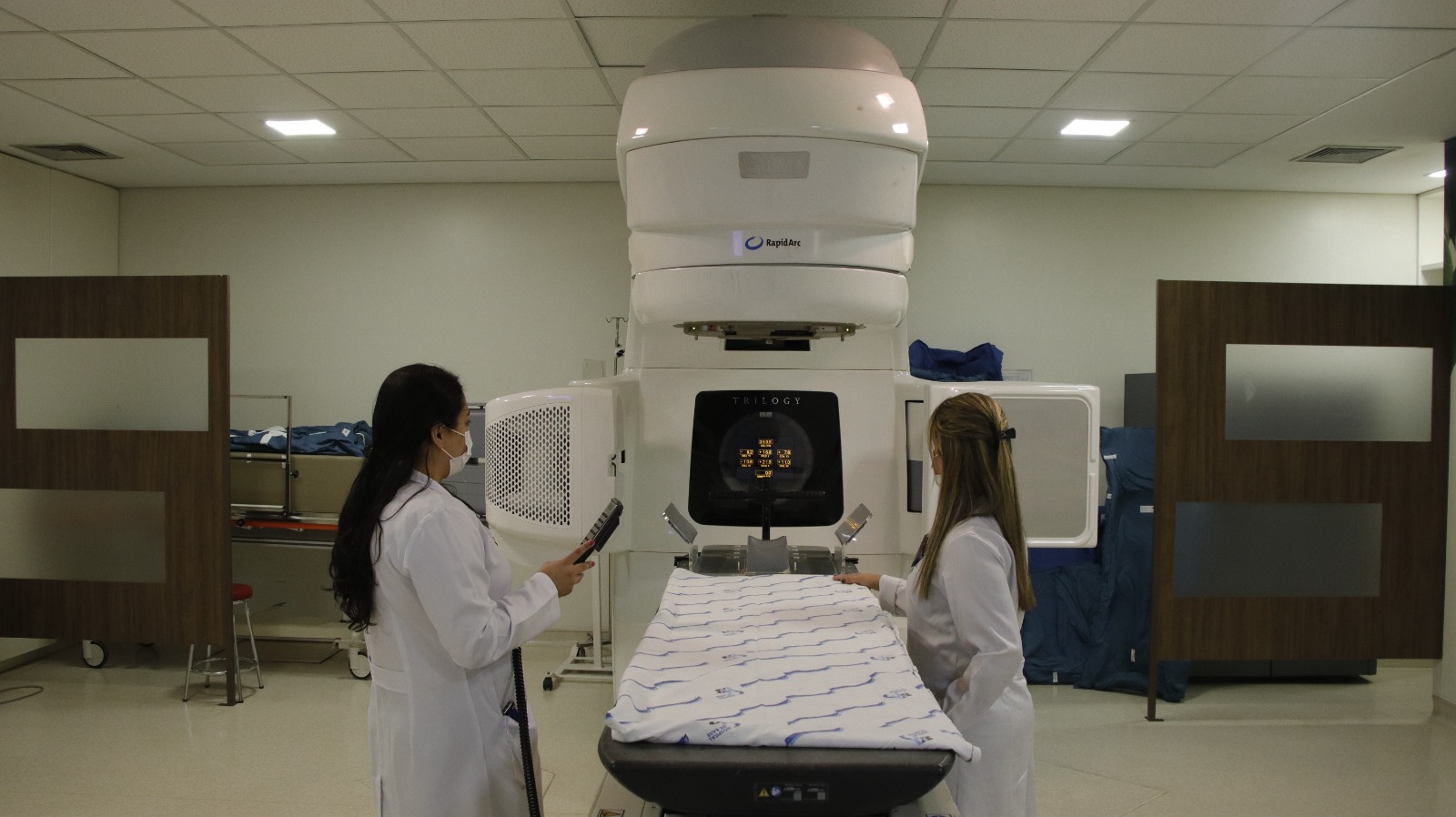 Ilustração da notícia Hospital de Base reduz pela metade o número de sessões de radioterapia